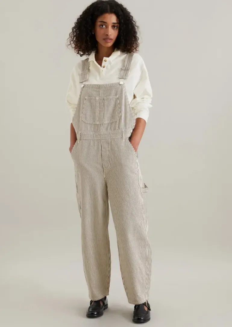 Latzhose relaxed aus gestreiftem Organic Cotton