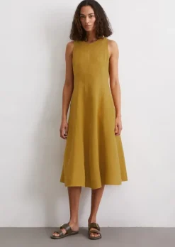 Ärmelloses Leinen-Kleid shaped in A-Linie geschnitten
