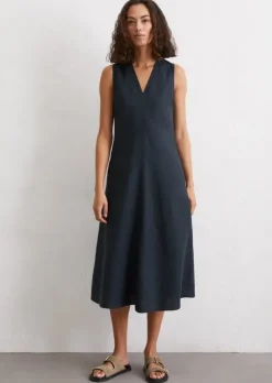Ärmelloses Leinen-Kleid shaped flared in A-Linie geschnitten