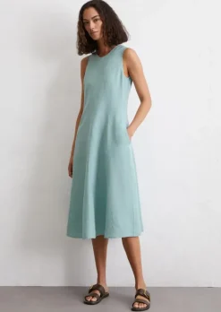 Ärmelloses Leinen-Kleid shaped in A-Linie geschnitten