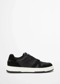Sneaker mit robuster Gummisohle