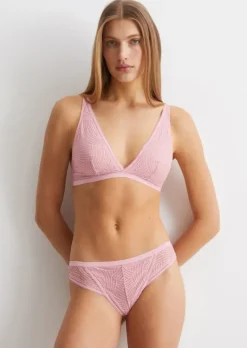 String mit zarter Spitze